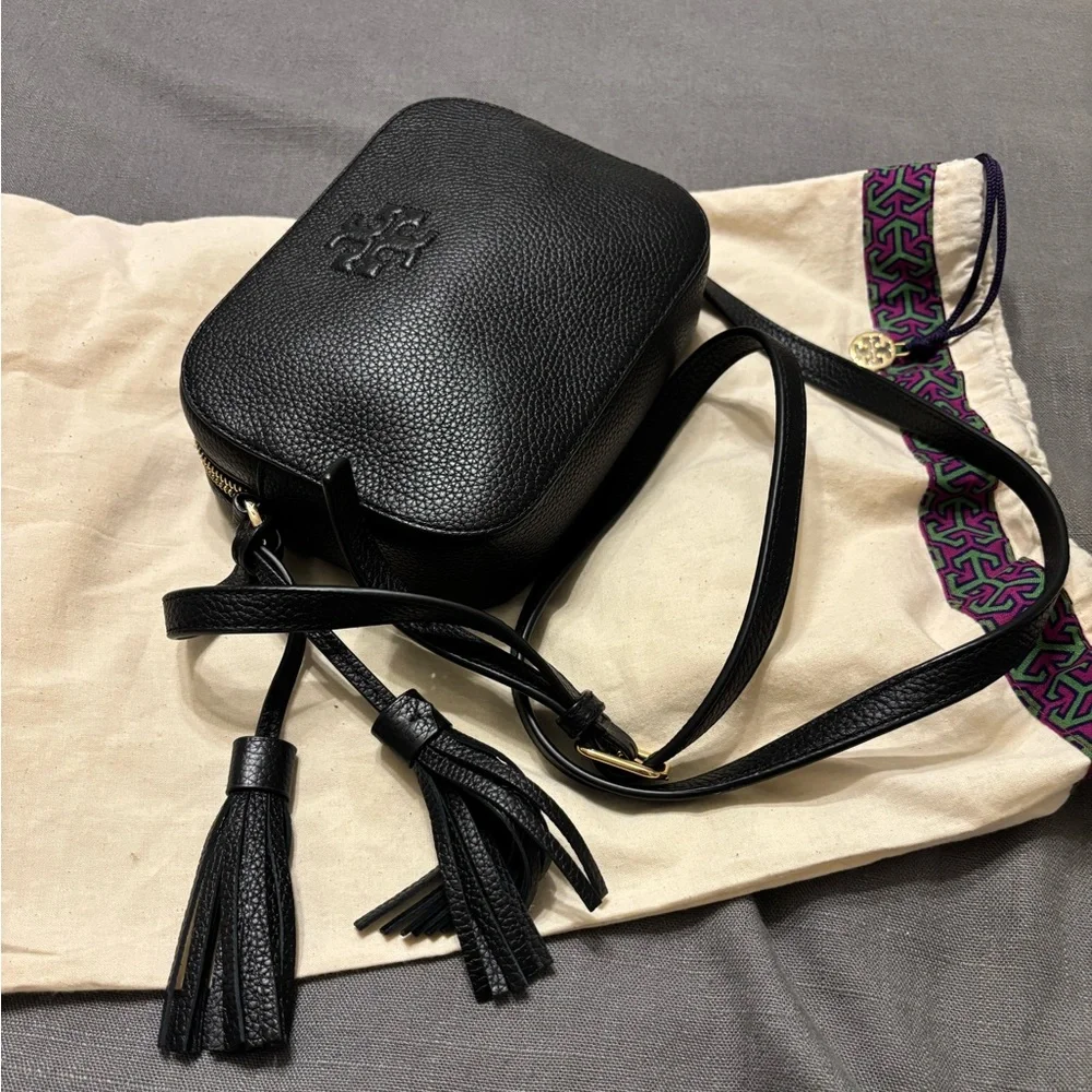 Tory Burch Thea Camera Leather Crossbody Bag NWOT - Picture 4 of 6
